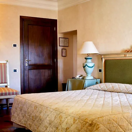 Отель Relais Ducale 4*