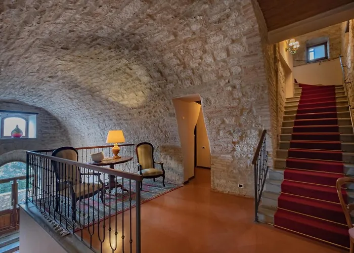 Relais Ducale 4* غوبيو